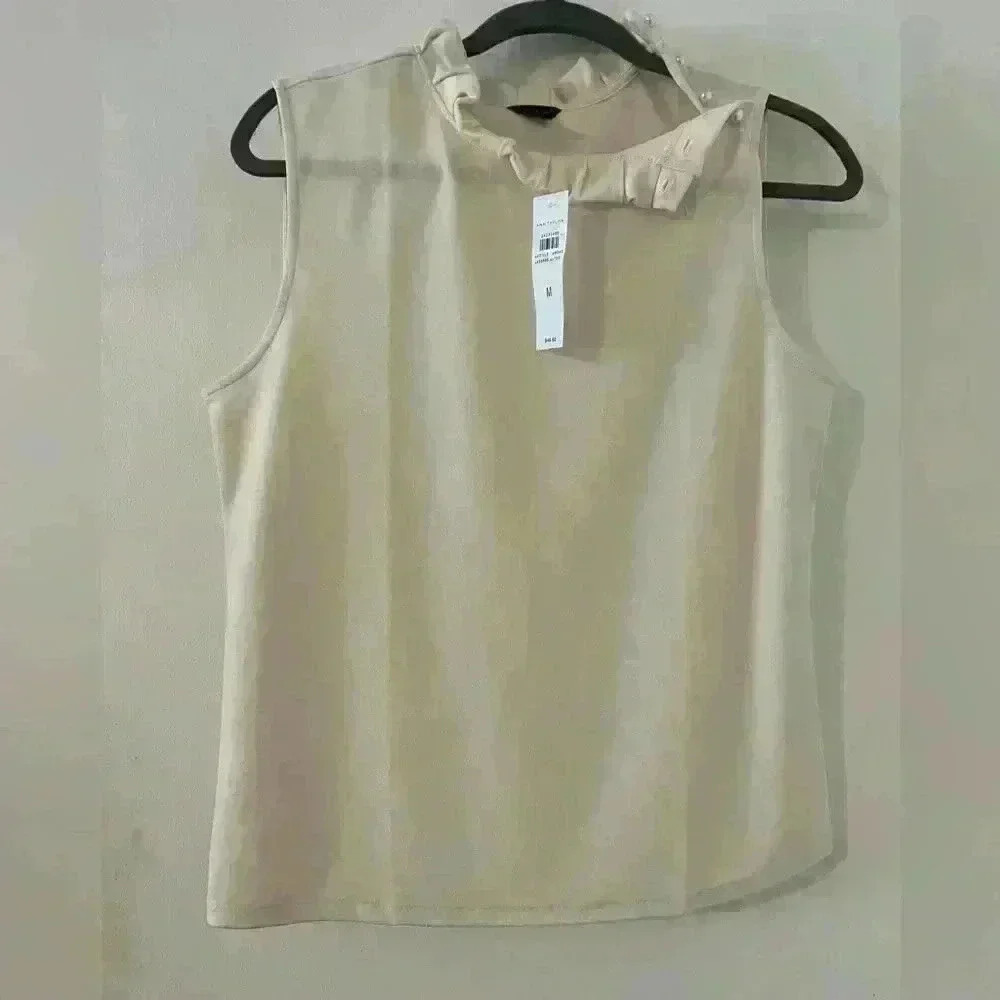 Ann Taylor basic brand new with tags size M (J146) pearl buttons